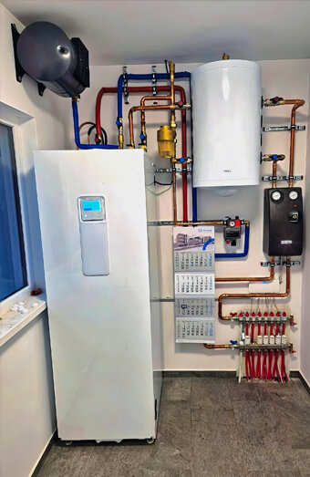 https://maddingtonhotwater.com.au/uploads/2025/06/electric-hot-water-system-16929.jpg