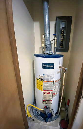 https://maddingtonhotwater.com.au/uploads/2025/06/gas-hot-water-system-40702.jpg