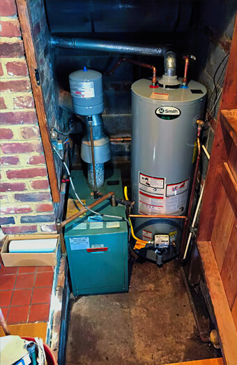 https://maddingtonhotwater.com.au/uploads/2025/06/gas-hot-water-system-50310.jpg