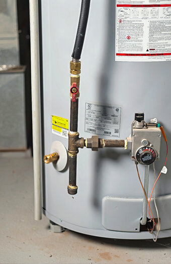 https://maddingtonhotwater.com.au/uploads/2025/06/gas-hot-water-system-65811.jpg