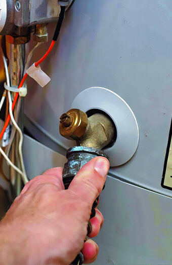 https://maddingtonhotwater.com.au/uploads/2025/06/hot-water-servicing-21854.jpg